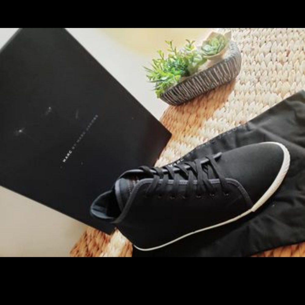 MARC JACOBS  BNIB Canvas High Top Sneakers - sz 9 US